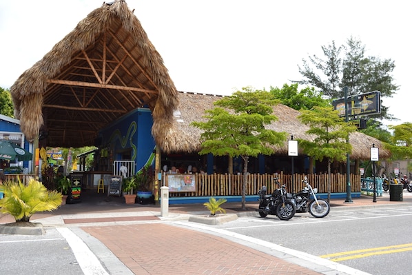 Interior - Beach Road - Bari (Siesta Key)