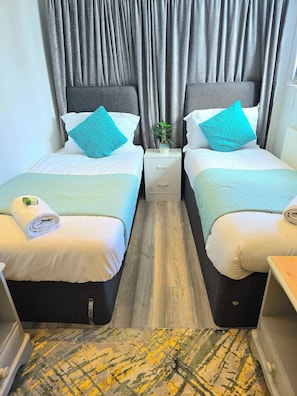 4 bedrooms, iron/ironing board, WiFi, bed sheets