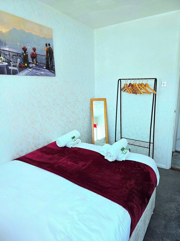 4 chambres, fer et planche à repasser, Wi-Fi, literie fournie