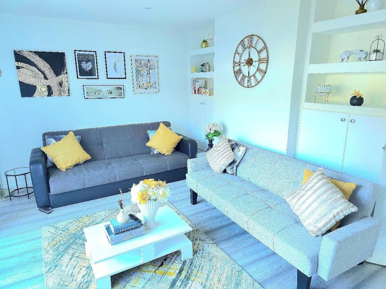 Spacious Four Bedroom Home For Contractors/free Parking/quiet Neighbourhood - 查塔姆