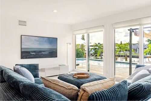 NEW 4BR Waterfront w/Private Pool @ Golden Isles