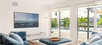 NEW 4BR Waterfront w/Private Pool @ Golden Isles