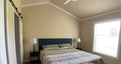 Charming 2-bedroom country house in peaceful Lufkin with AC close to Lufkin