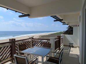 Outdoor dining - 1432 Ocean Front 2 bedroom (Bajos de Chila)
