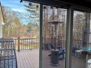 Terrace/patio - No car needed! 10min to stadium/trains. Huge property, 2br well equipped home (Foxborough)
