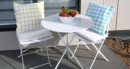 Cosy 1 Bedroom Unit with separate living space, laundry and kitchen.