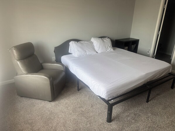 Tabla de planchar con plancha, wifi y ropa de cama 