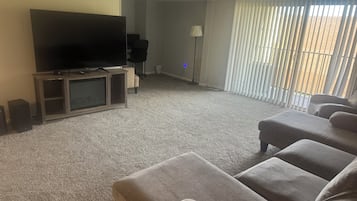 Télévision, cheminée