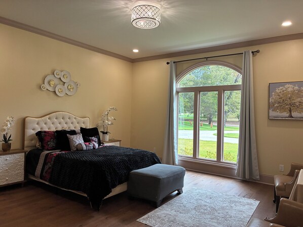 Silitysrauta/-lauta, Wi-Fi, vuodevaatteet