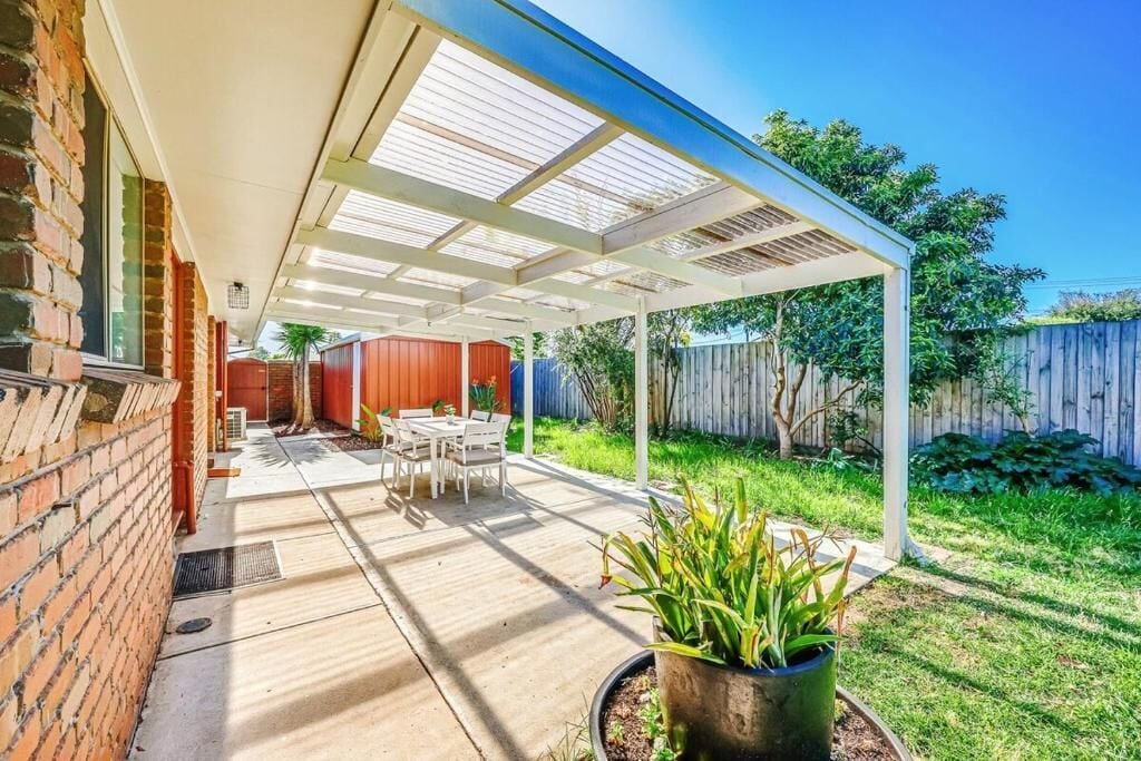 Casa luxo, vista para o jardim | Opções para refeição ao ar livre