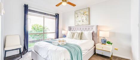 Deluxe huis, uitzicht op tuin | Een strijkplank/strijkijzer, gratis wifi