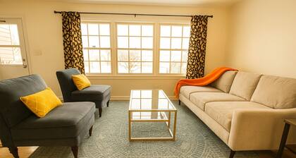 Casa Arlington, cozy, updated, close to all shopping.Home away from home.