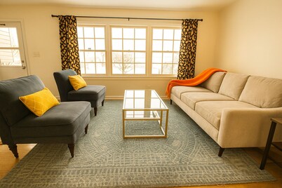 Casa Arlington, cozy, updated, close to all shopping.Home away from home.