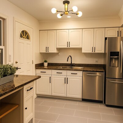 Casa Arlington, cozy, updated, close to all shopping.Home away from home.