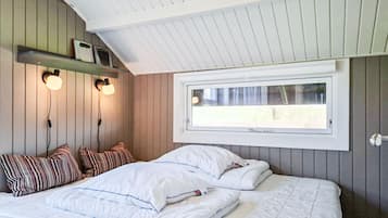 Travel crib, free WiFi