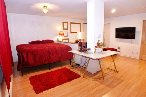 Royal Red Studio - Long Term Stay