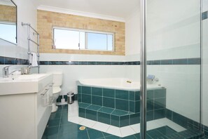 Shower, hair dryer, towels, shampoo