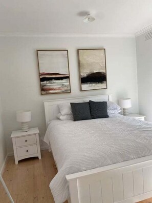 Iron/ironing board - Bayviews on Bridgewater (Portland North)