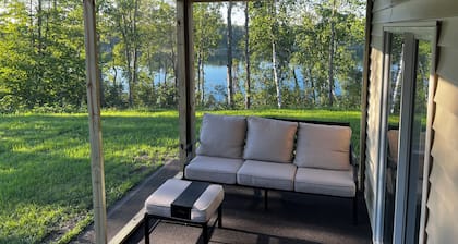 New 3-bedroom lake front cabin with hot tub - 18 miles to Itasca State Park