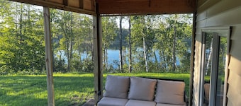 New 3-bedroom lake front cabin with hot tub - 18 miles to Itasca State Park