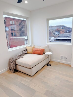 Smart TV, computer monitors - Luxury Butler St Home w/ Parking, Perfect for NFL Draft (Pittsburgh)