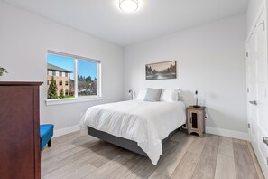 Iron/ironing board, Internet, bed sheets - Riverstone Bliss (Coeur d'Alene)