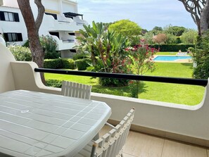 Outdoor dining - Vilamoura Apartment with Garden Views, Near Marina, Golf & Tennis (Quarteira)