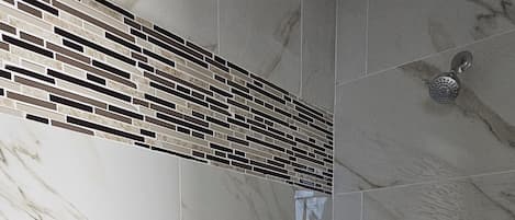 Chambre simple, non-fumeur | Salle de bain | Douche, serviettes fournies, savon, papier de toilette