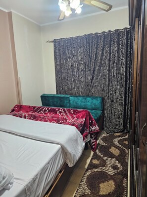 Iron/ironing board, WiFi, bed sheets - Classic Apartment 2 Min from River Nile (Cairo)