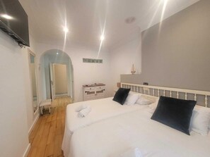 6 bedrooms, iron/ironing board, WiFi, bed sheets - Rural house in the heart of De la Vera in Yuste, Imperial retreat (Cuacos de Yuste)