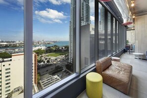 Interior - Skyline View Studio • 23rd Floor Miami (Miami)