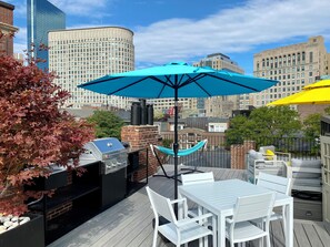 Outdoor dining - Charming 1 BR apartment in Historic Bay Village (Boston)