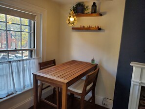 Dining - Charming 1 BR apartment in Historic Bay Village (Boston)
