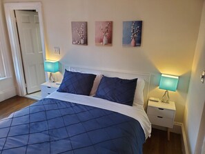 1 bedroom, iron/ironing board, WiFi, bed sheets - Charming 1 BR apartment in Historic Bay Village (Boston)