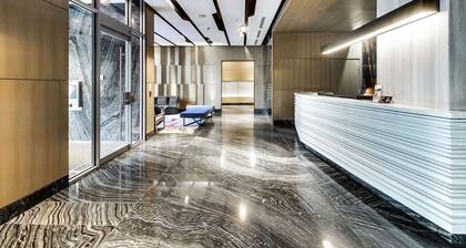 Modern 1 Bedroom Downtown Toronto Condo at Richmond and University