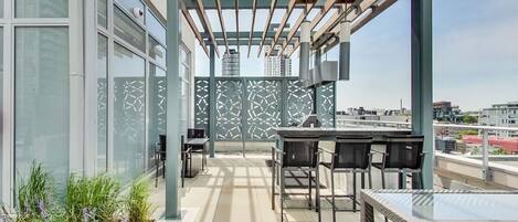 تناول الطعام بالخارج