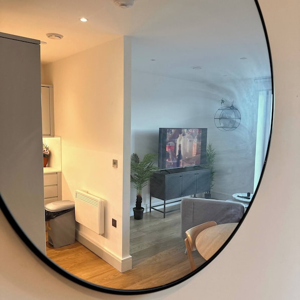 Living area - Cozy one Bedroom With a Big Balcony and Parking (Birmingham)