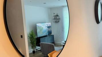 Apartment, 1 Bedroom, Accessible, Smoking | Interior