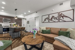 Fernseher, Kamin, Arbeitsbereiche