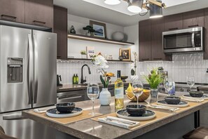 Fridge, microwave, oven, stovetop - Apres Hydeaway at Ascent (Canmore)