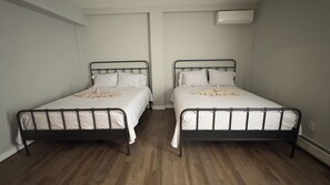 3 habitaciones, tabla de planchar con plancha, wifi y ropa de cama 