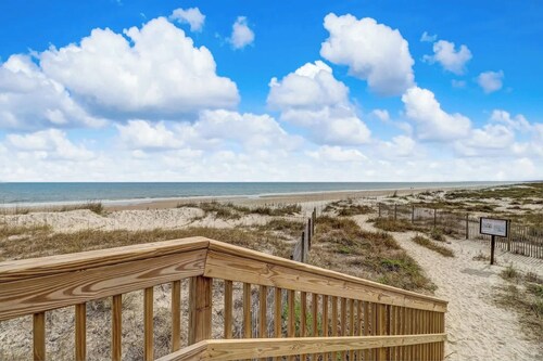 2070 Beachwood