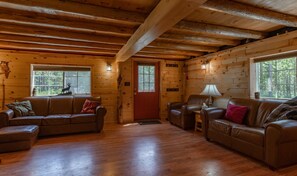 Chalet (3 Bedrooms) | Interior