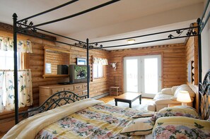 Interior - Grand View Retreat (Island Park)