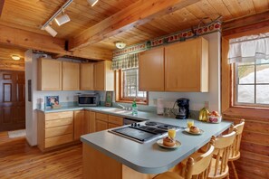 Interior - Grand View Retreat (Island Park)