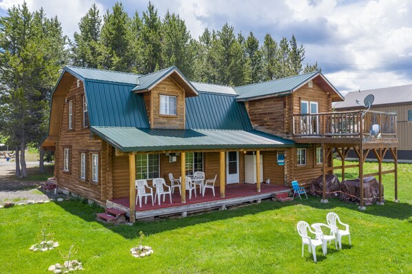 Interior - Grand View Retreat (Island Park)