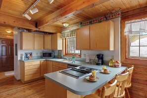 Chalet (4 Bedrooms) | Interior - Grand View Retreat (Island Park)