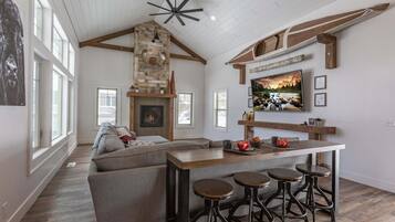 Chalet (4 Bedrooms) | Front of property