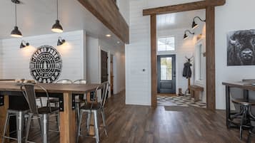 Chalet (4 Bedrooms) | Interior