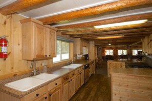 Interior - Grey Wolf Retreat (Island Park)